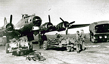 Bombing up a B-17 Flying Fortress [Z50/122/50]